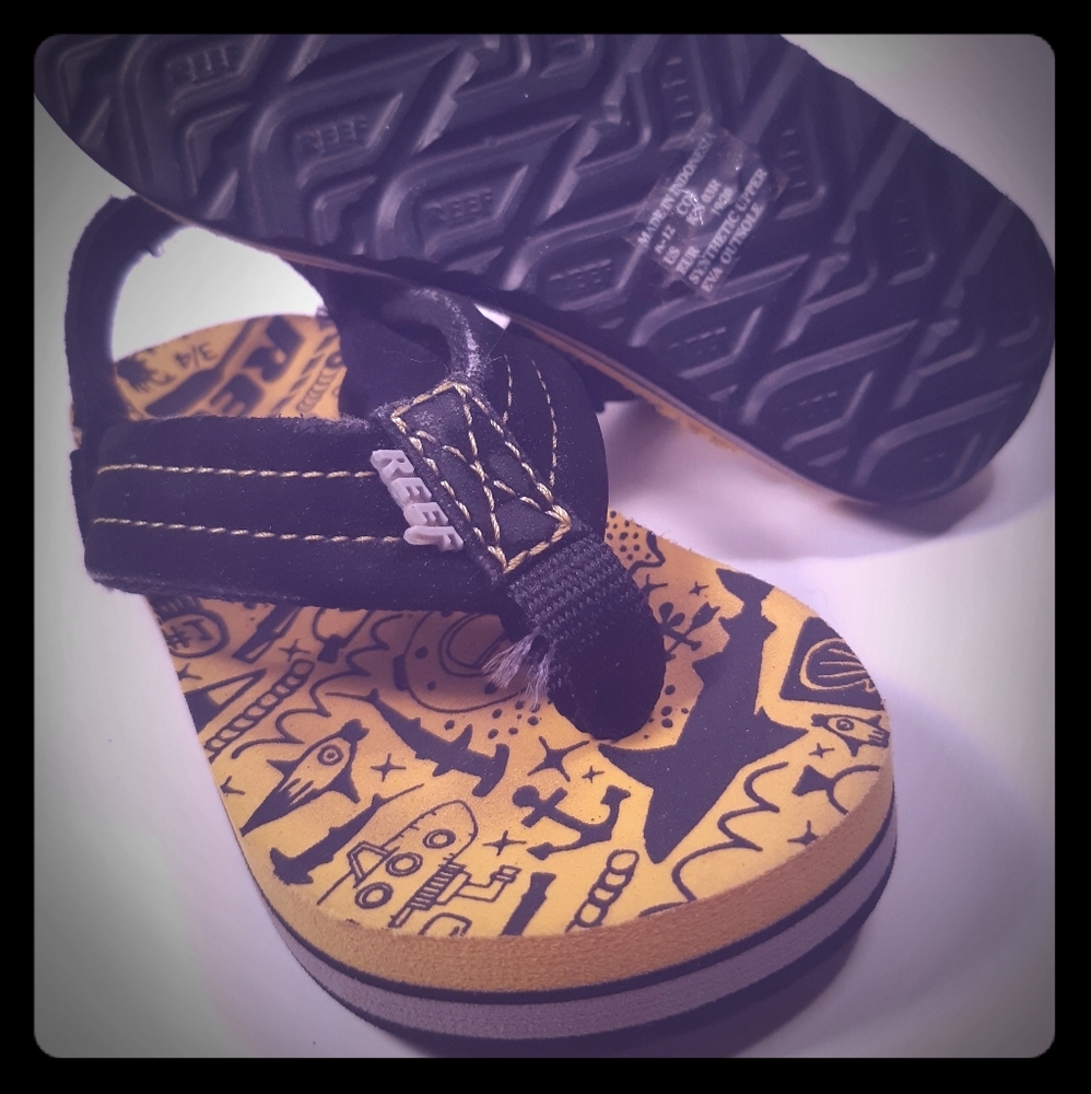 NWOT Reef baby boy sandals size 3/4